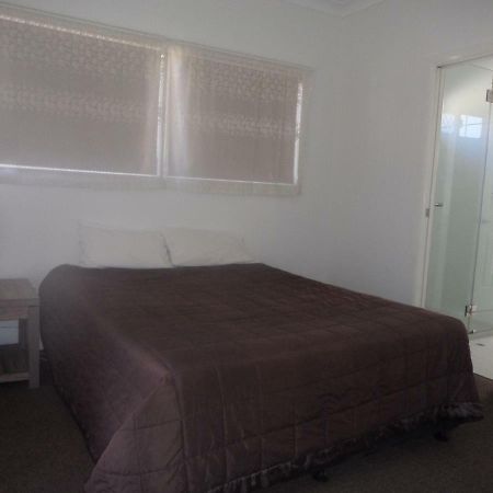 Windsor Hotel Motel دالبي المظهر الخارجي الصورة