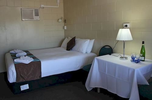 Windsor Hotel Motel دالبي المظهر الخارجي الصورة