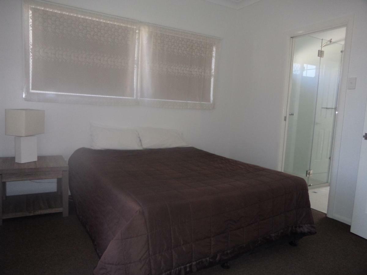 Windsor Hotel Motel دالبي المظهر الخارجي الصورة