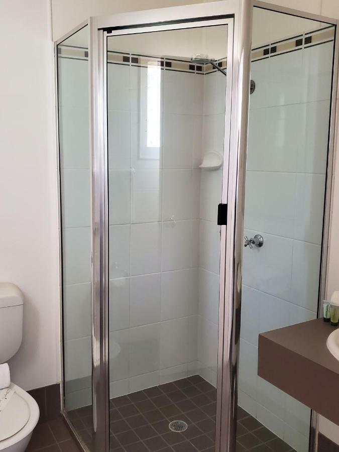 Windsor Hotel Motel دالبي المظهر الخارجي الصورة