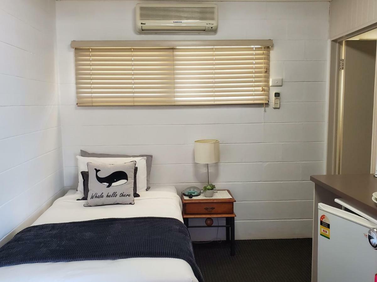Windsor Hotel Motel دالبي المظهر الخارجي الصورة