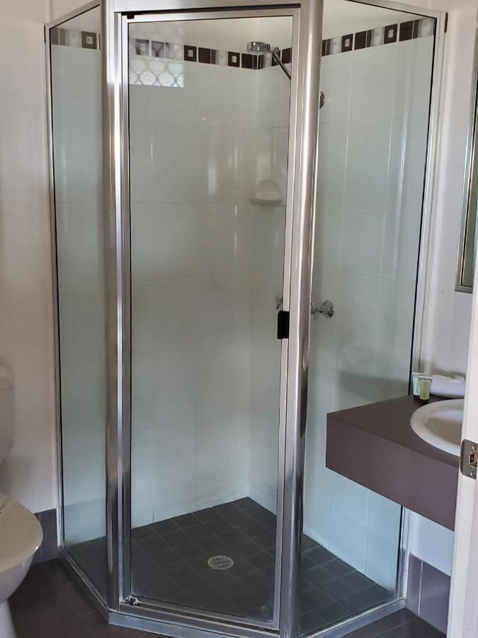 Windsor Hotel Motel دالبي المظهر الخارجي الصورة